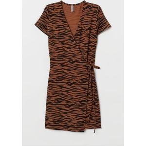 🥰 5/$25 NWOT | H&M | Animal Print Wrap Dress